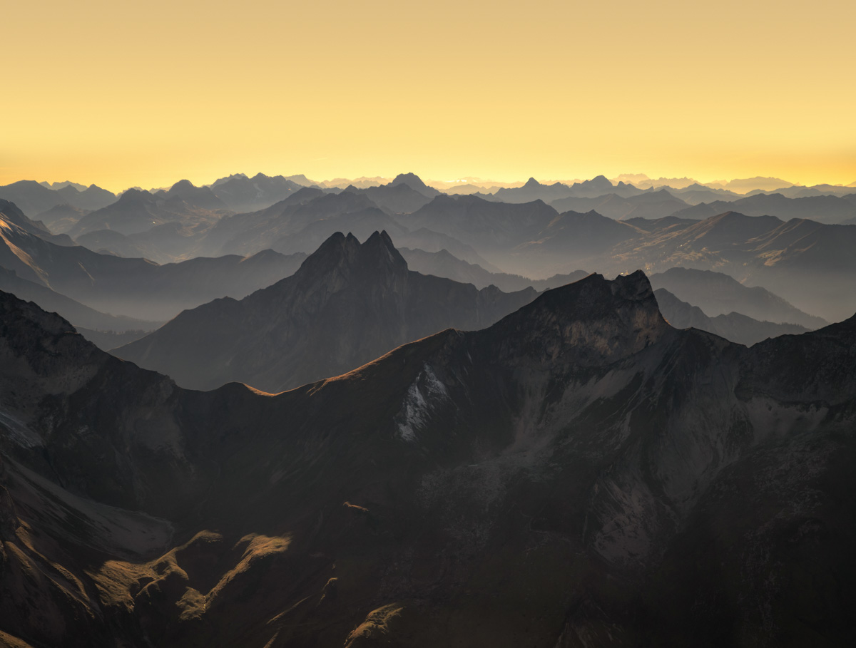 15_6215-Panorama-Allgäu-Alpen-Berge-Hinterstein-Herbst-Schneck-Höfats-Oberallgäu-schwarz-orange++
